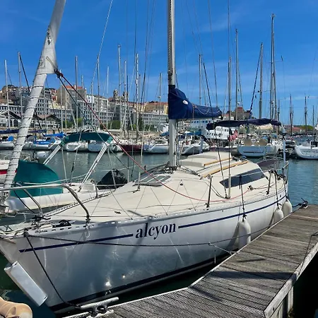 Bateau-hôtel Alcyon, A Peaceful Floating